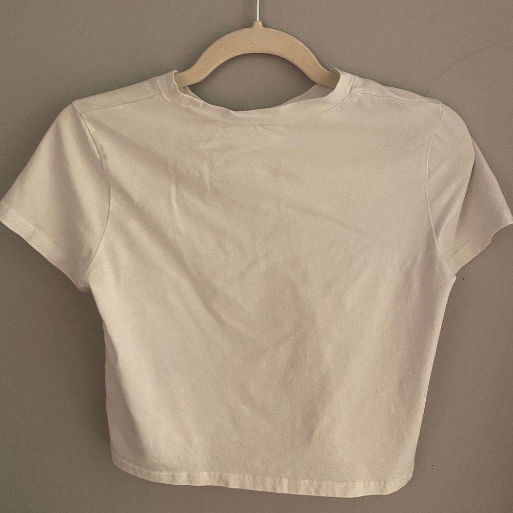 plain cropped white tshirt